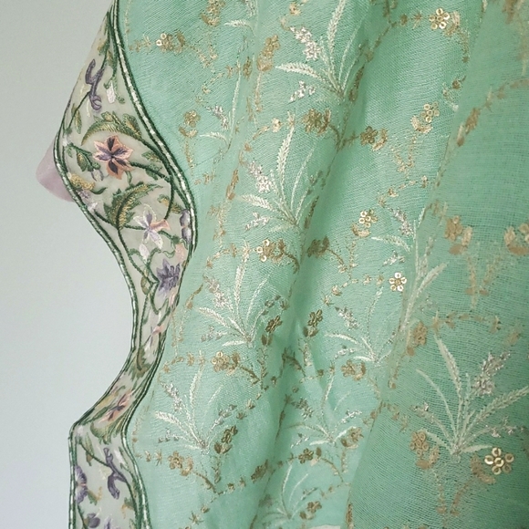 Sania Maskatiya designer blouse with slip - Picture 4 of 5